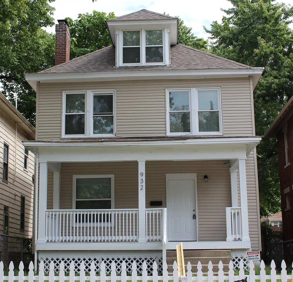 932 Linwood Ave photo 1