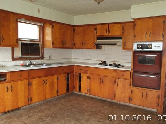 2nd image of 584 Sexton St