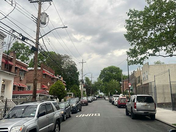 4th image of 1417 Needham Ave