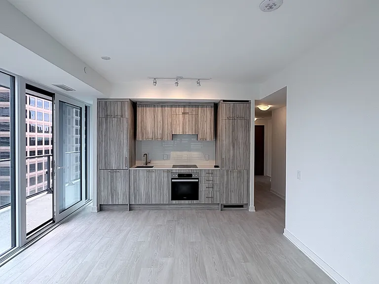 634 Church St #1403 — Photo 5