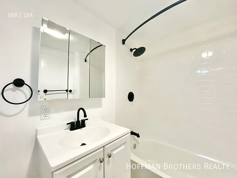 2360 W Washington Blvd #202 — Photo 11