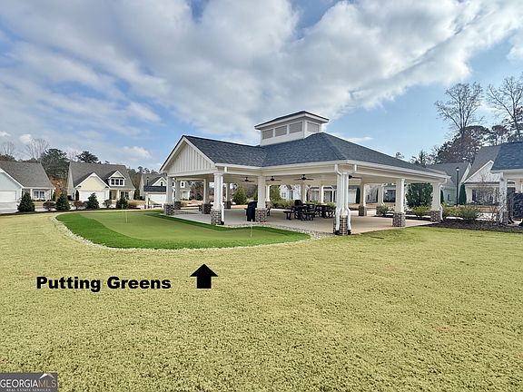 5th image of 90 Redhaven Dr