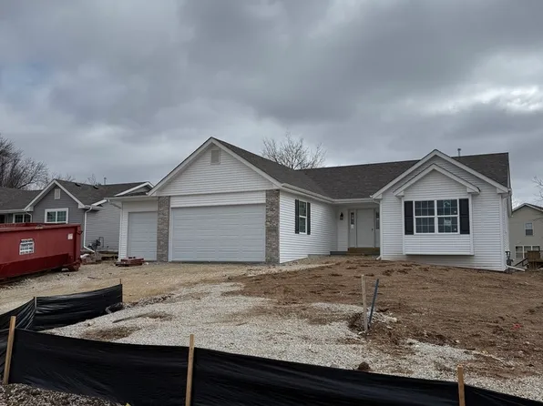 444 Live Oak Ln, Poplar Grove, IL 61065