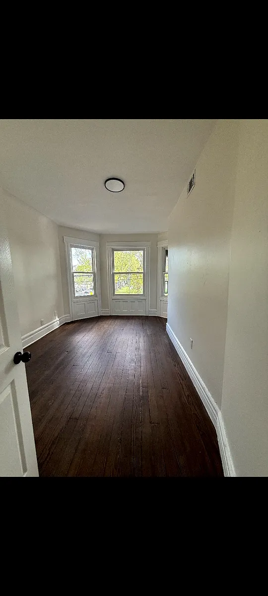 Building Photo - 349 Walnut St #2R