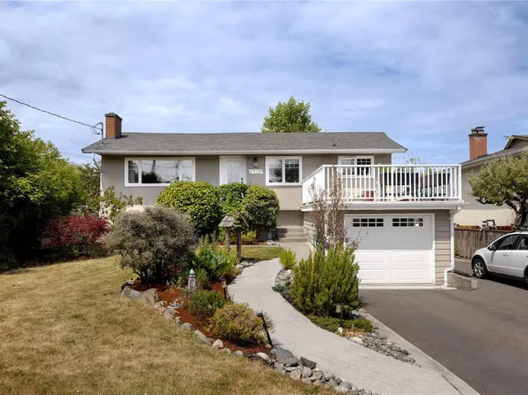 1730 Christmas Ave, Saanich, BC V8P 2X8