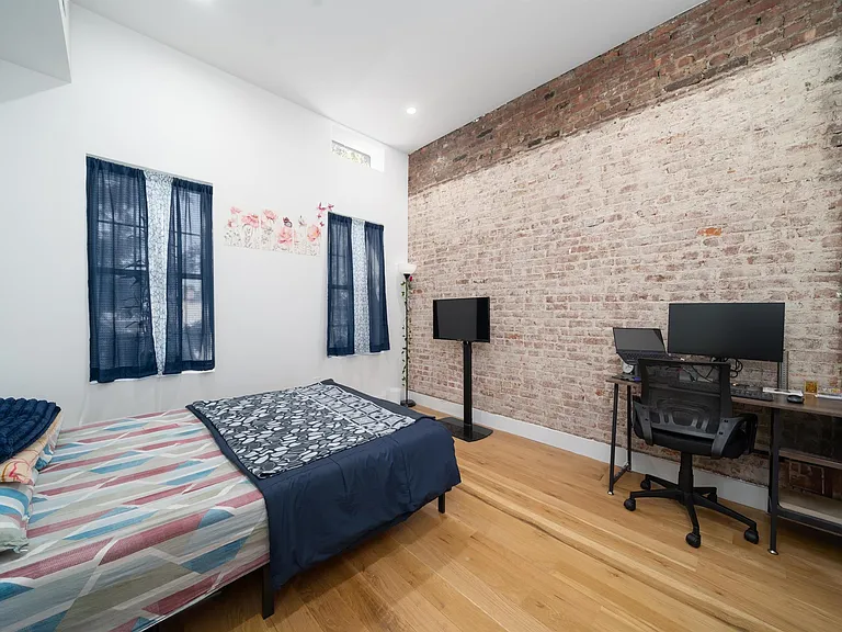 27 Corbin Ave #6 — Photo 9