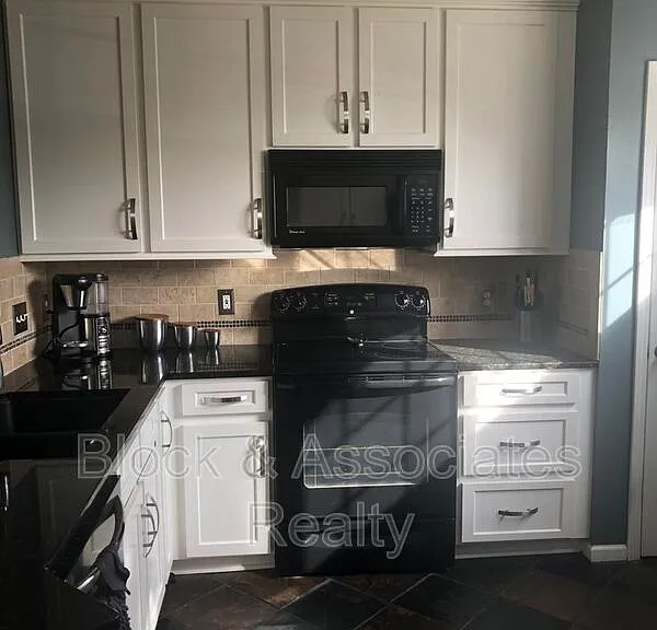603 Knightsborough Way — Photo 2