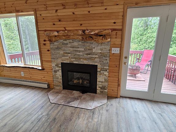 3rd image of 17015 Riddell St