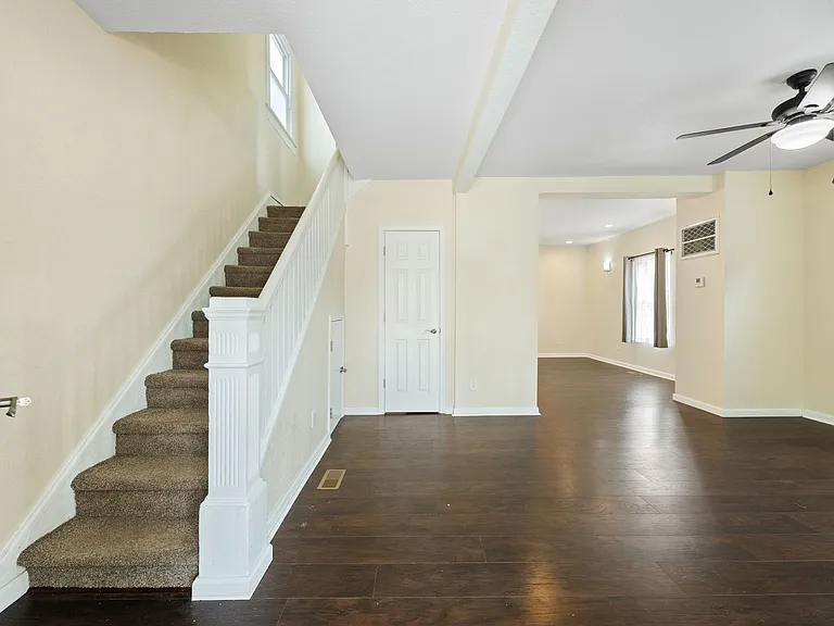 831 W 35th St — Photo 5
