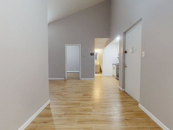 5th image of 7616 Grand Central Pkwy #4F