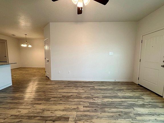 5th image of 205 Dolphin Dr #A