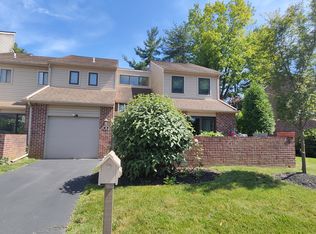 8 Stirling Ct, Chesterbrook, PA 19087