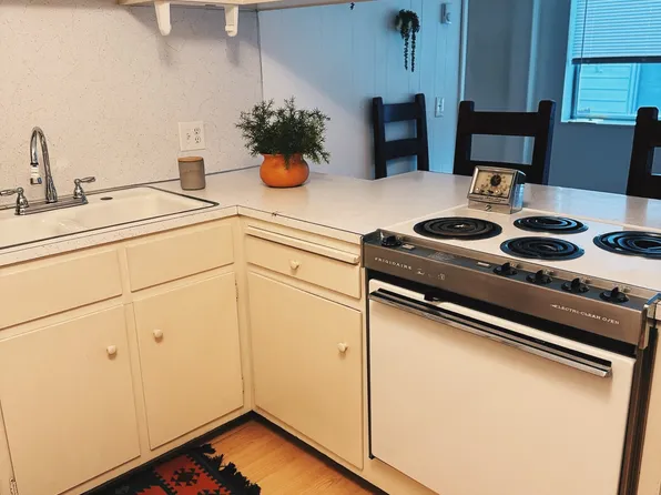 1 bed, 1.0 bath, $2,100, 5418 Shasta Ave #A, Dunsmuir, CA 96025