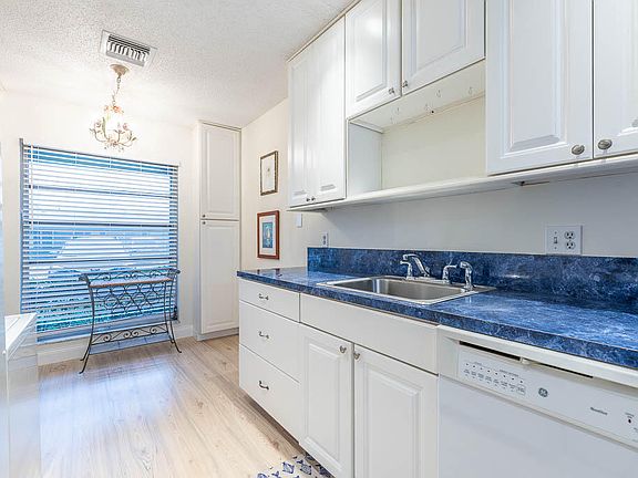 3rd image of 2381 SHADY Lane #B