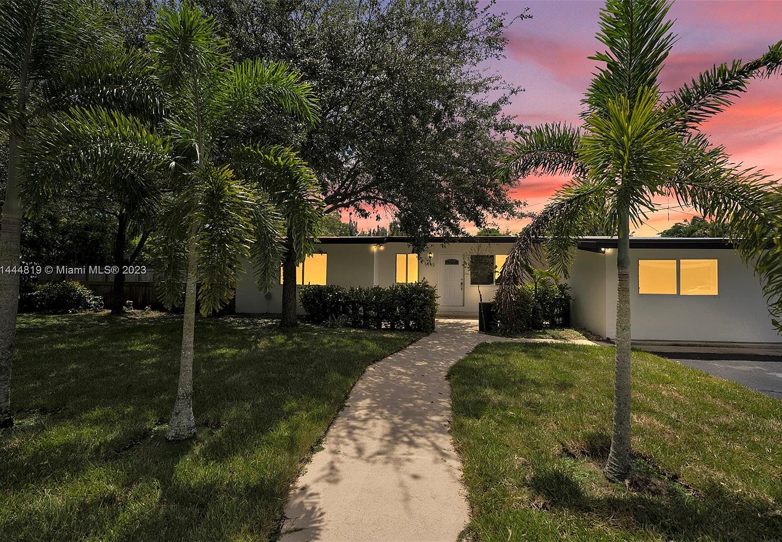 1115 E Country Club Cir