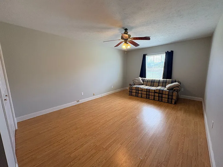 2213 Vine St — Photo 9