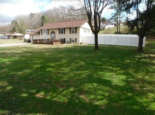102 Brookhaven Dr, Nitro, WV