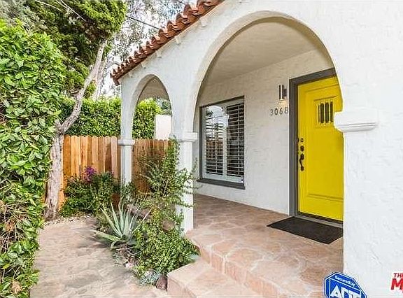 3rd image of 3068 Gracia St