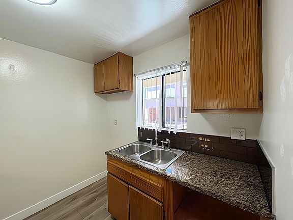 5th image of 819 Redondo Ave APT 203