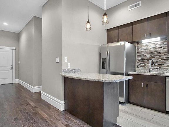 3rd image of 2254 S Grand Blvd #B