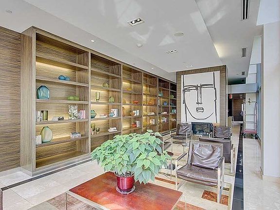 4th image of 38 Grenville St #610