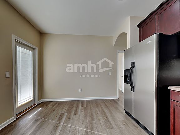 4th image of 90 Summer Hill Ct