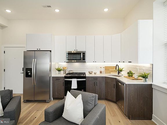 2nd image of 1723 Francis St #1A