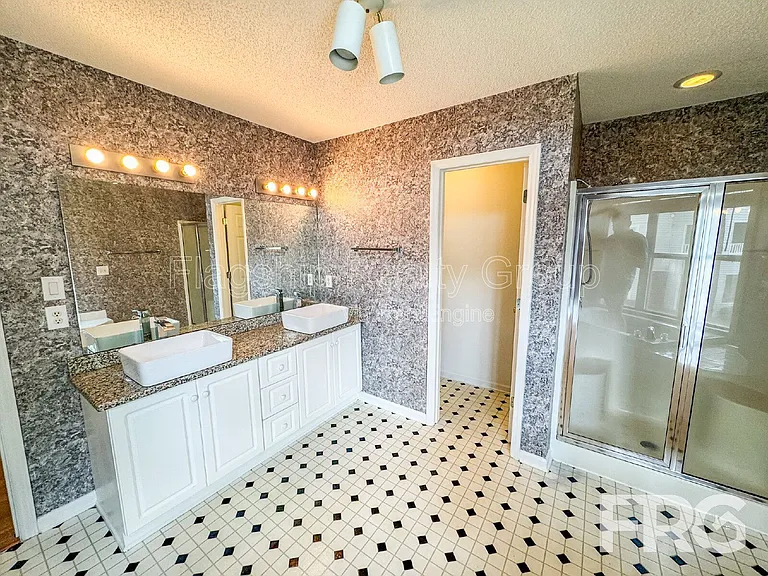 3306 Mulberry Ln #E — Photo 25