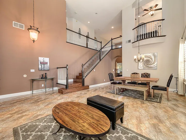 4709 Wyndview Dr — Photo 2