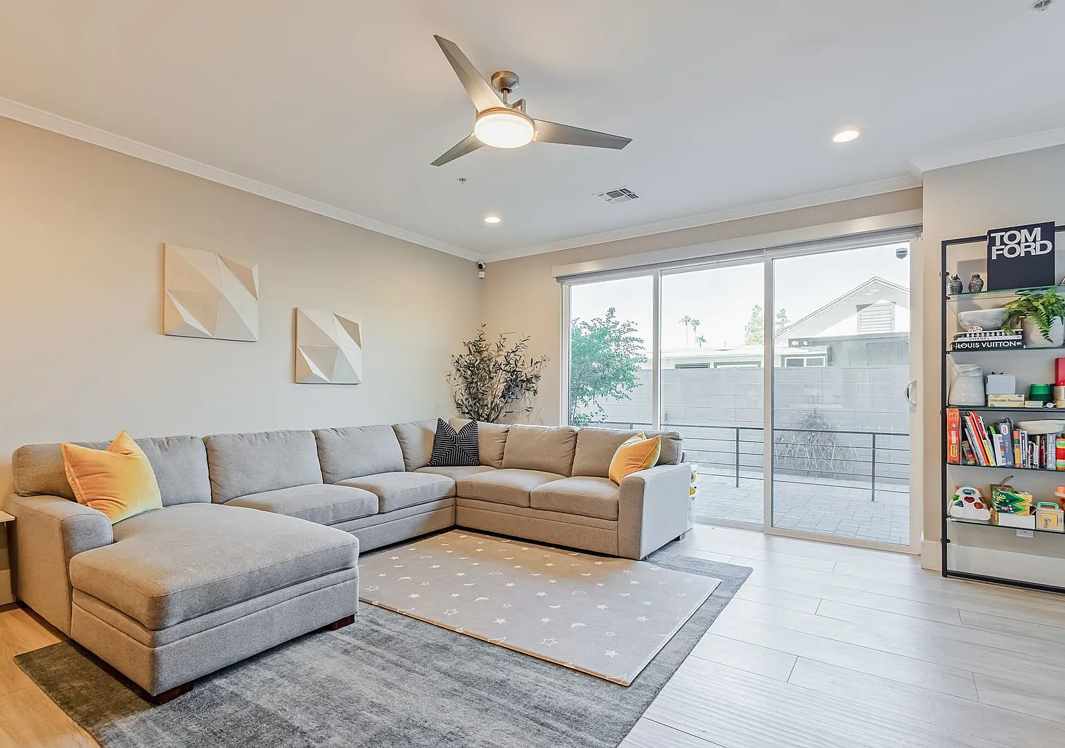 Luxury Townhouse For Rent in the Heart of Scottsdale! — Photo 3