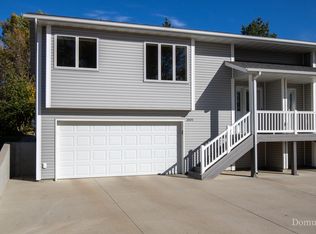2005 Broadview Ln, Bismarck, ND 58503