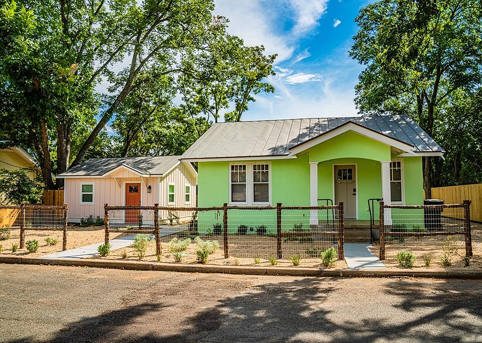 215 Mistletoe St, Fredericksburg, TX 78624 Zillow