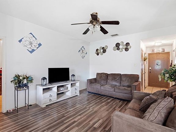 4th image of 2618 Raintree Trl