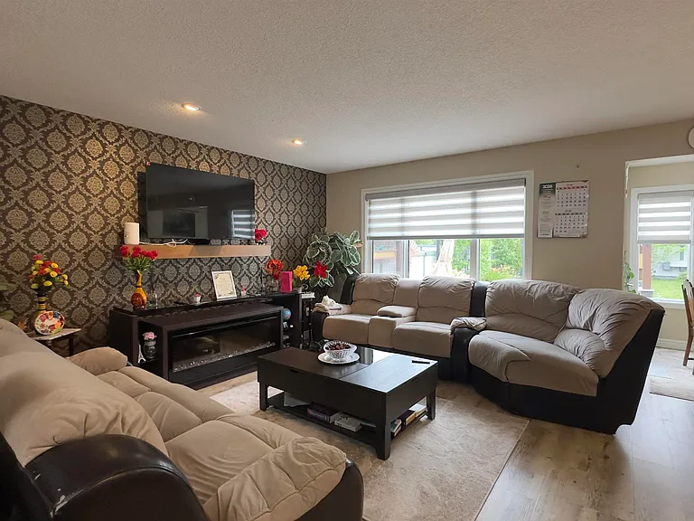 8826 24th Ave SW — Photo 2