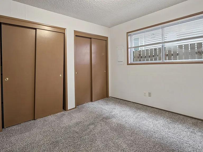 Executive Arms Apartments — Photo 10