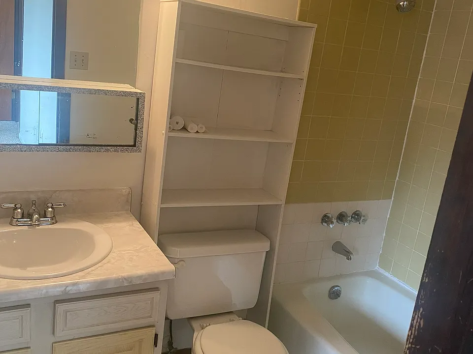 Bathroom with Tub/Shower