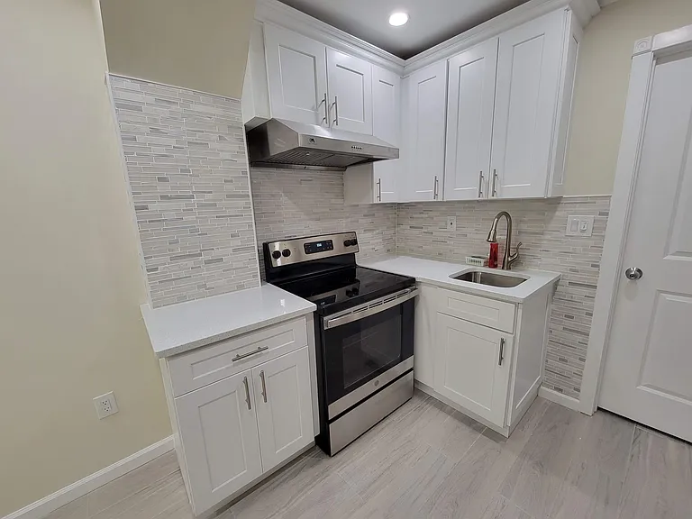 47-27 39th Pl — Photo 7