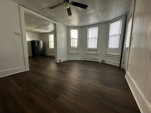 4th image of 6 Sullivan Ave #2