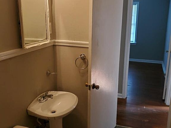 4th image of 617 Dennis Way