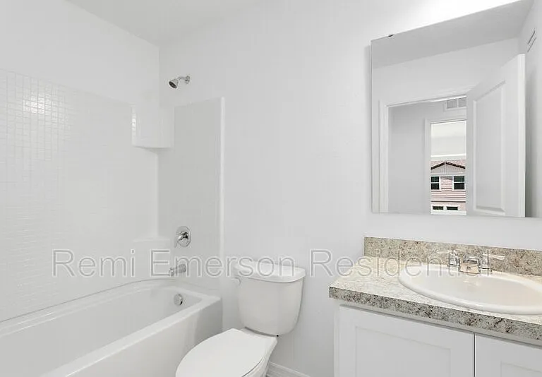 3150 Merton Aly — Photo 14