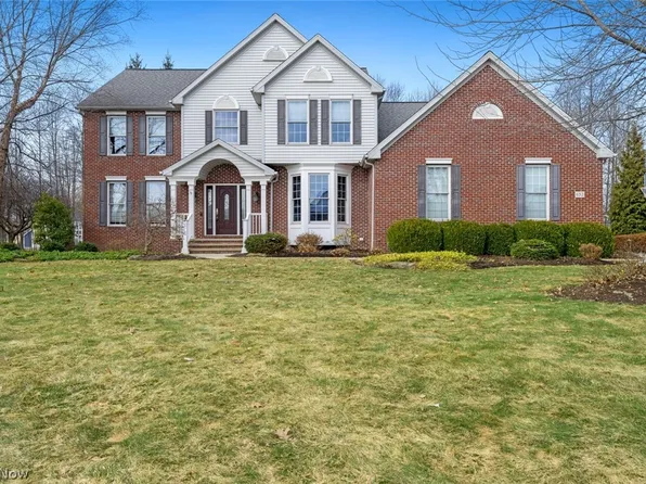 652 Treeside Ln, Avon Lake, OH 44012