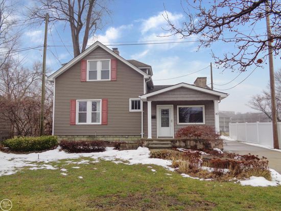 40 Riverside Dr, Mount Clemens, MI 48043