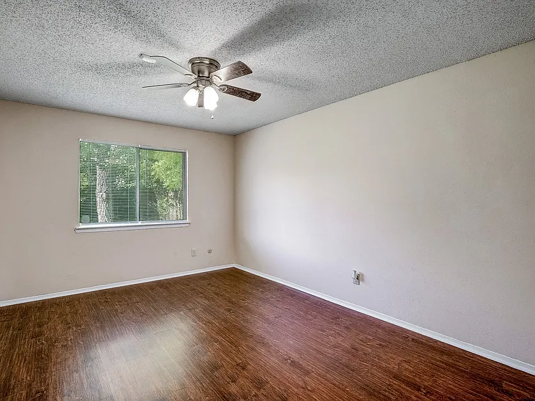 1717 Palisades Dr — Photo 23