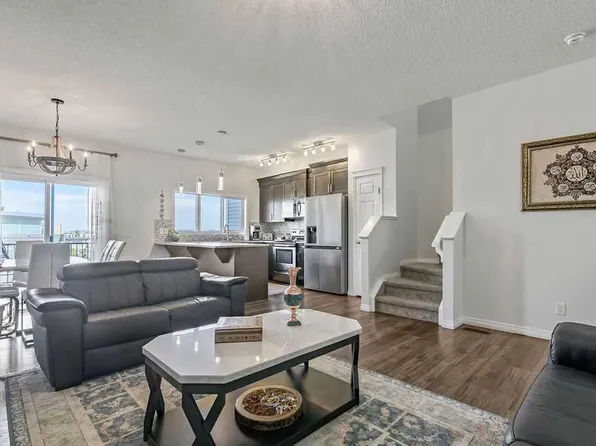 665 S Hillcrest Rd SW, Airdrie, AB T4B 4C7