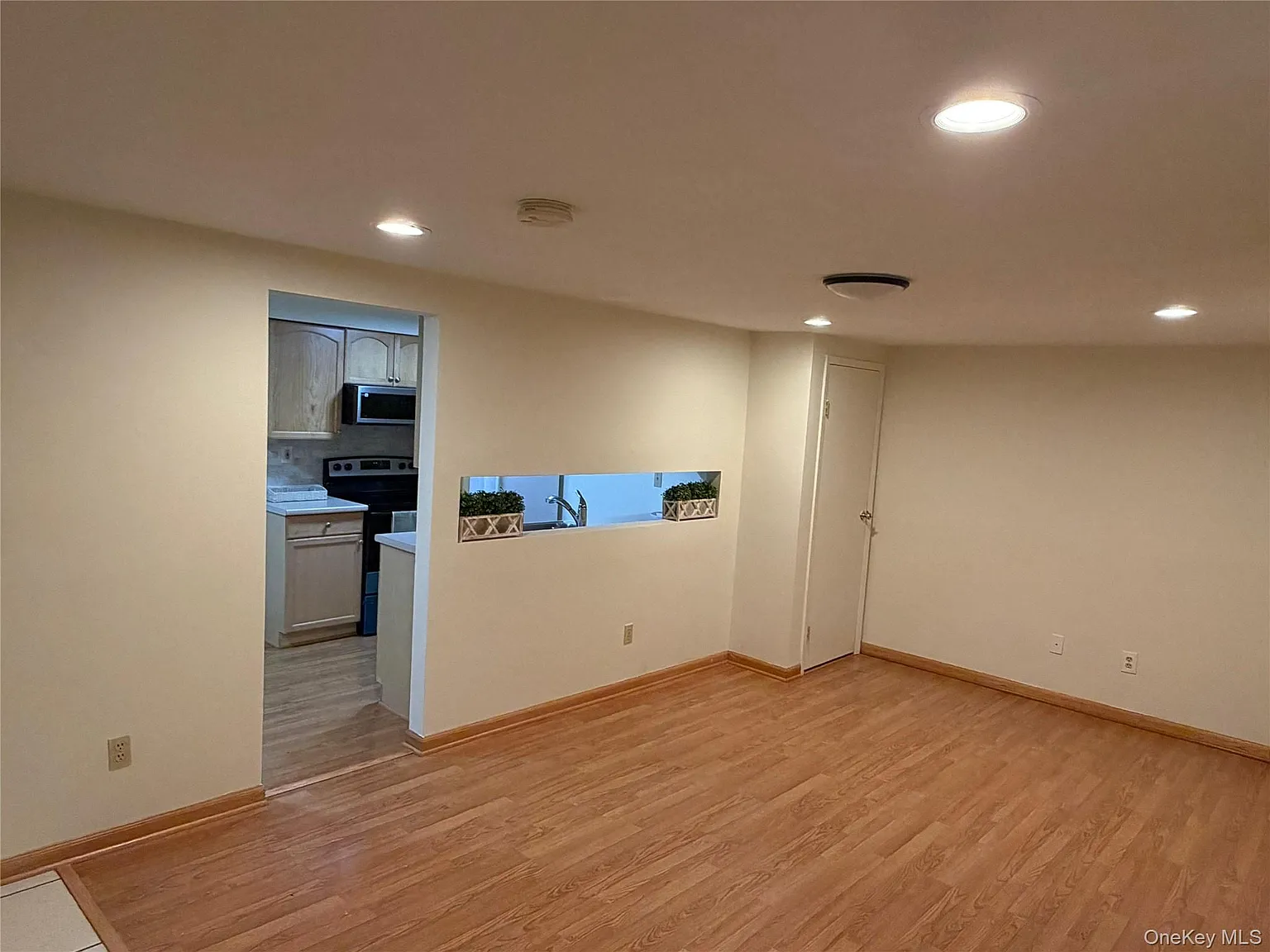 1 bed, 1.0 bath, 1718 sqft, $2,200 — Photo 2