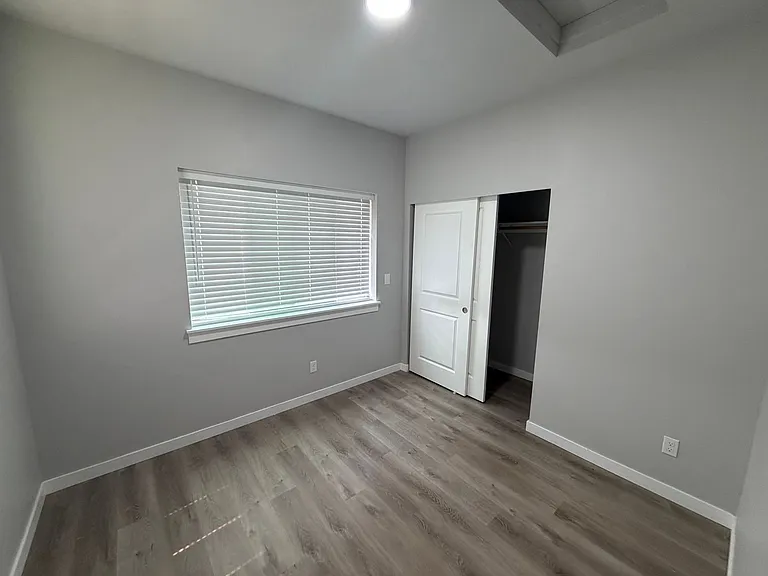 TAC T 7624 Pacific Ave (cot) — Photo 7