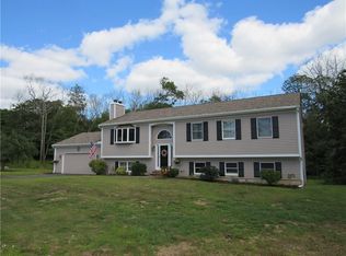 7 Fox Ridge Dr, Richmond, RI 02898