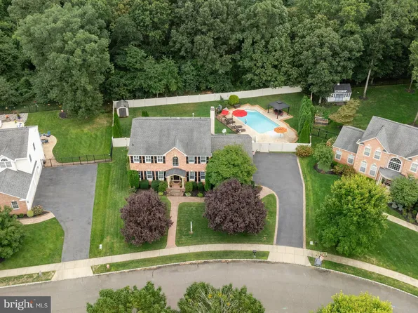 17 Longfellow Ln, Hainesport, NJ 08036