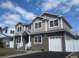 87 Syosset Cir, Syosset, NY 11791