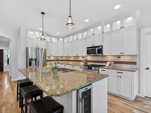 3rd image of 2979 E Ragusa St